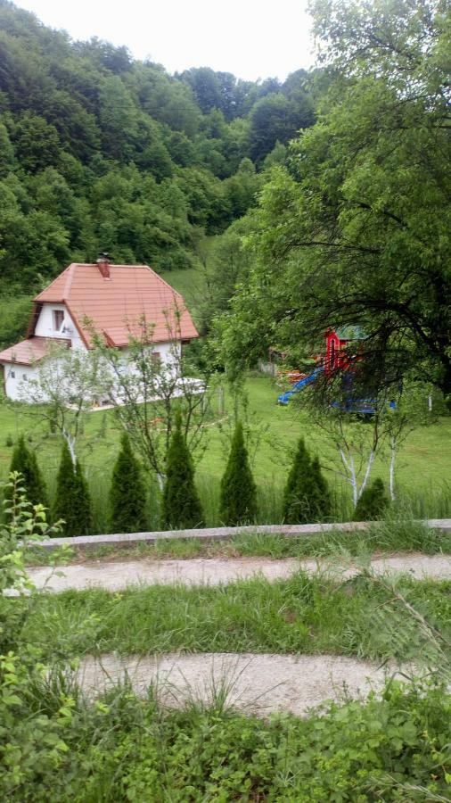 Cottage Forest Stream Visoko Kültér fotó